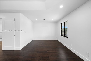 A statement in modern architecture, this stunning Miramar Estate - photo 26