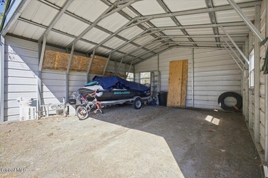 Come see this super cute home just around the corner from the - photo 27