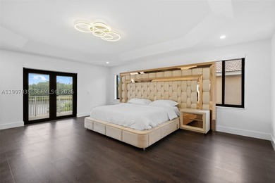 A statement in modern architecture, this stunning Miramar Estate - photo 27