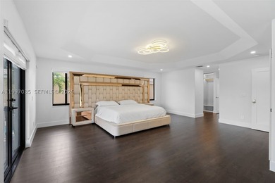 A statement in modern architecture, this stunning Miramar Estate - photo 28