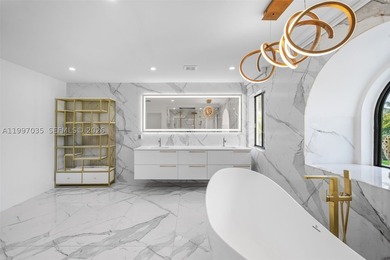A statement in modern architecture, this stunning Miramar Estate - photo 30