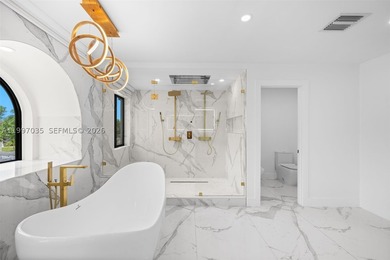 A statement in modern architecture, this stunning Miramar Estate - photo 31