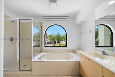 A statement in modern architecture, this stunning Miramar Estate - photo 35