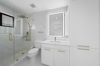 A statement in modern architecture, this stunning Miramar Estate - photo 37
