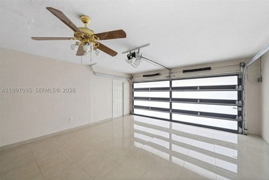 A statement in modern architecture, this stunning Miramar Estate - photo 38