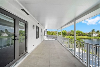 A statement in modern architecture, this stunning Miramar Estate - photo 40