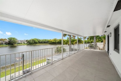 A statement in modern architecture, this stunning Miramar Estate - photo 41