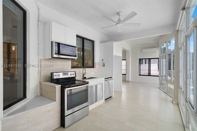 A statement in modern architecture, this stunning Miramar Estate - photo 43