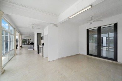 A statement in modern architecture, this stunning Miramar Estate - photo 44