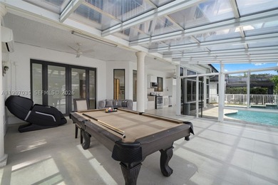 A statement in modern architecture, this stunning Miramar Estate - photo 45