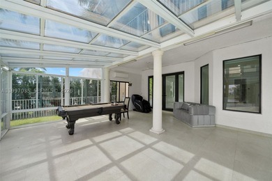 A statement in modern architecture, this stunning Miramar Estate - photo 46