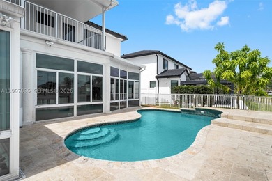 A statement in modern architecture, this stunning Miramar Estate - photo 49