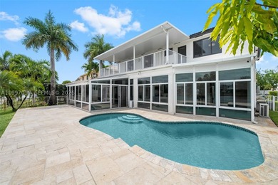 A statement in modern architecture, this stunning Miramar Estate - photo 50