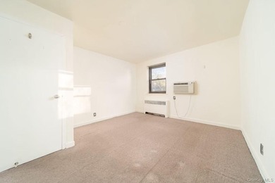 Welcome to 8 West Mill Drive, a beautifully maintained 1-bedroom - photo 12
