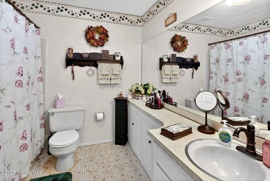 Set on a quiet, privacy-filled cul-de-sac, this beautifully - photo 12