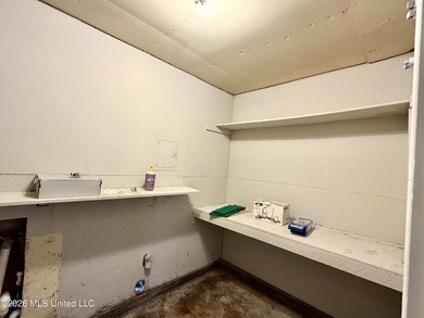 Investor Special ! Brick Home on a Slab. Your chance to do a - photo 16
