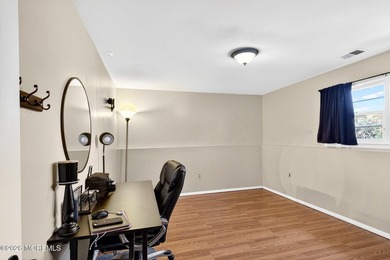 Set on a quiet, privacy-filled cul-de-sac, this beautifully - photo 17
