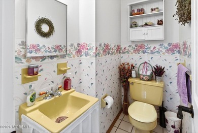 Set on a quiet, privacy-filled cul-de-sac, this beautifully - photo 20