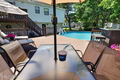 Set on a quiet, privacy-filled cul-de-sac, this beautifully - photo 23