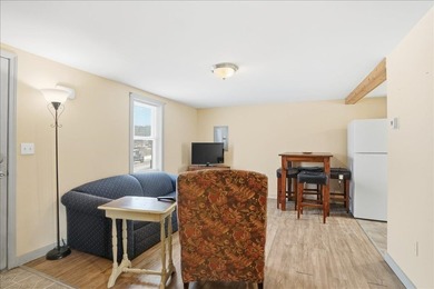 Investors and savvy buyers take notice! This clean, efficient - photo 4