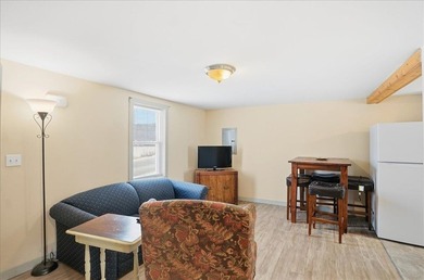 Investors and savvy buyers take notice! This clean, efficient - photo 5