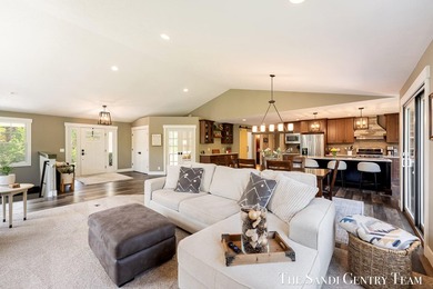 Escape to your own private retreat with this exceptional - photo 26