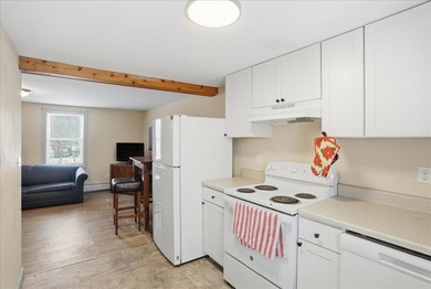 Investors and savvy buyers take notice! This clean, efficient - photo 8