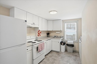 Investors and savvy buyers take notice! This clean, efficient - photo 9