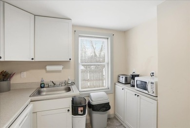 Investors and savvy buyers take notice! This clean, efficient - photo 10
