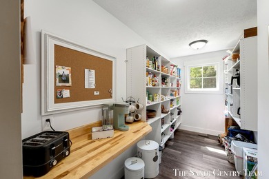 Escape to your own private retreat with this exceptional - photo 31