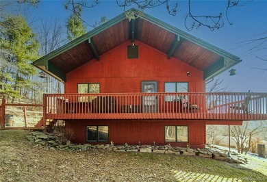 This well-maintained 3-bedroom, 1.5-bath split-level home offers - photo 3