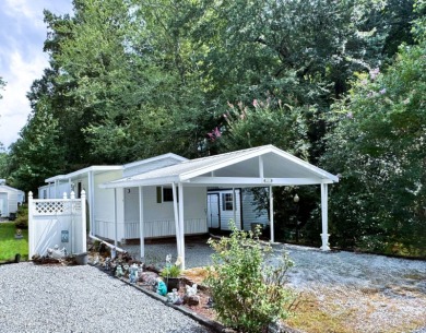 Lake Home For Sale in Hendersonville, North Carolina