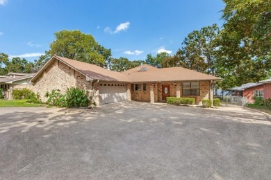 Lake Home For Sale in Gun Barrel City, Texas