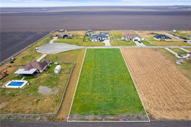 Build your dream home on this beautiful 1+ acre lot, nestled in - photo 1