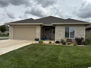 There are NO SPECIALS on this gorgeous 2-bedroom, 2-bathroom - photo 1