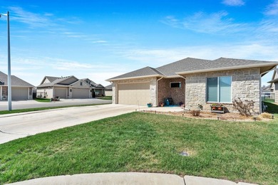 There are NO SPECIALS on this gorgeous 2-bedroom, 2-bathroom - photo 3