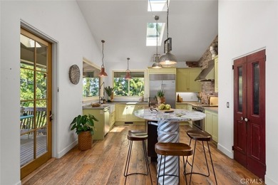 Maison du Soleil-perched in the highly desirable Royal Heights - photo 11