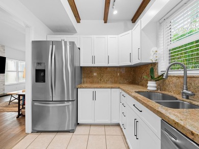 Beautifully renovated waterfront residence in prestigious Rio - photo 12
