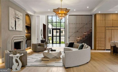 Crafted as a true statement piece, this extraordinary custom - photo 15