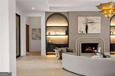 Crafted as a true statement piece, this extraordinary custom - photo 17