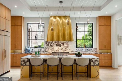 Crafted as a true statement piece, this extraordinary custom - photo 25