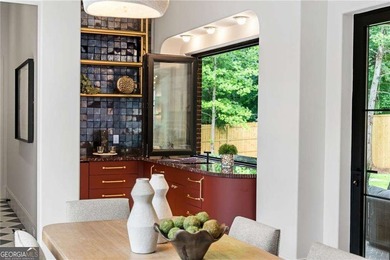 Crafted as a true statement piece, this extraordinary custom - photo 35