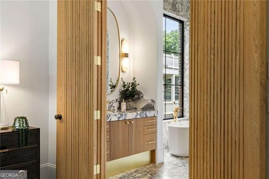 Crafted as a true statement piece, this extraordinary custom - photo 41