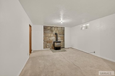 Great home that has been well taken car of. With 4 Bedrooms, 2 - photo 18