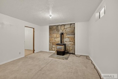 Great home that has been well taken car of. With 4 Bedrooms, 2 - photo 19