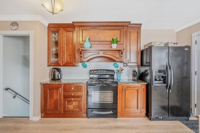 NASSAU SHORES! NO FLOOD! 3746 sqft updated 7 bedroom, 4.5 bath - photo 20