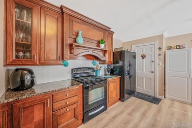 NASSAU SHORES! NO FLOOD! 3746 sqft updated 7 bedroom, 4.5 bath - photo 21