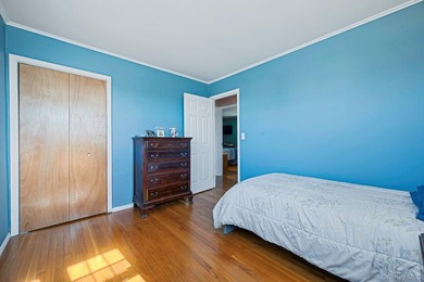 NASSAU SHORES! NO FLOOD! 3746 sqft updated 7 bedroom, 4.5 bath - photo 33