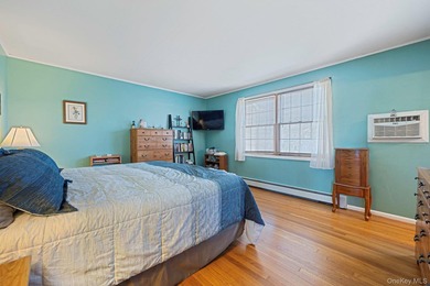 NASSAU SHORES! NO FLOOD! 3746 sqft updated 7 bedroom, 4.5 bath - photo 36