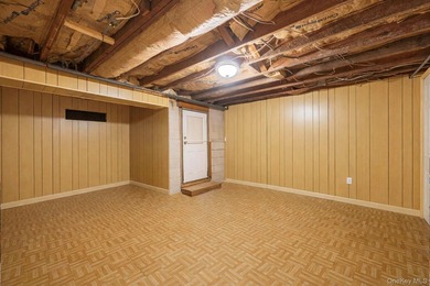 NASSAU SHORES! NO FLOOD! 3746 sqft updated 7 bedroom, 4.5 bath - photo 41
